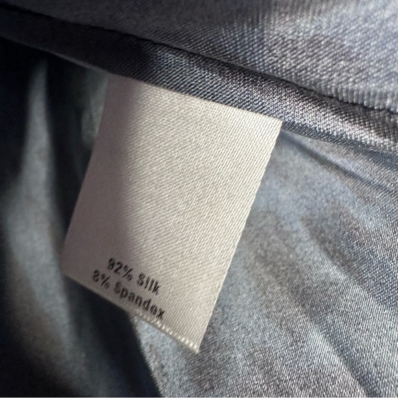 Tucker | Blue Animal Print Tie Neck Ruffle Cuff Silk Blouse Size Medium - Picture 6 of 6